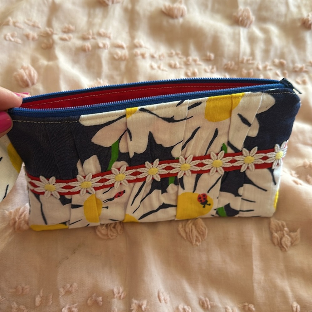 🌼 Lilly Pulitzer daisy fabric handmade ruching detailed wristlet 8.5” x 4.5” - Picture 5 of 10